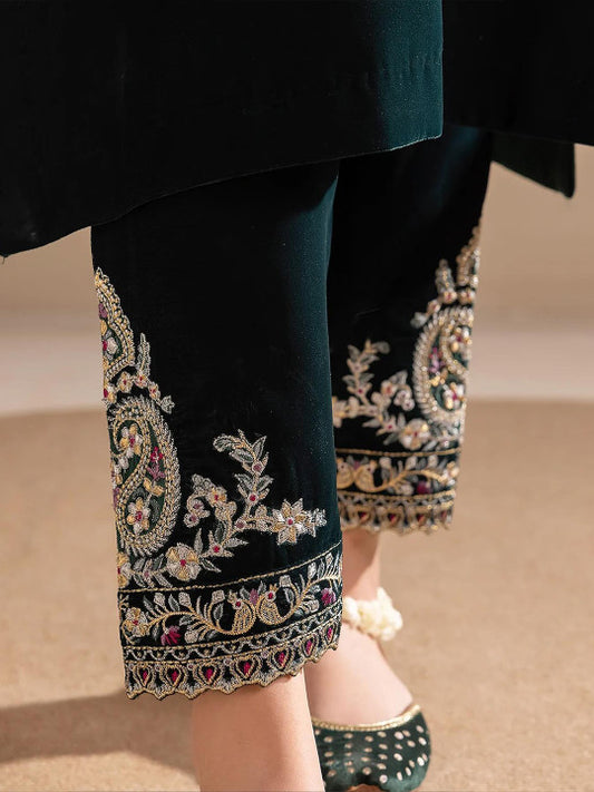 WAZIX Clothing
Floral Embroidered V Neck Zari Velvet Kurta With Trousers & Dupatta